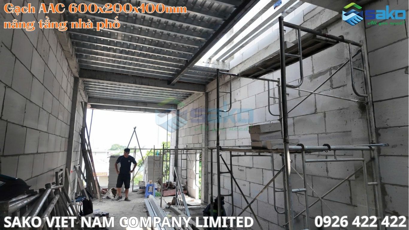 Chủ nhà, anh Phan Anh bước đầu hài lòng vì độ chống nóng của Gạch Block siêu nhẹ